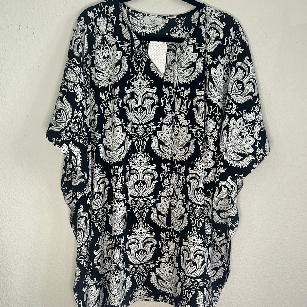 Black and White Patterned Women's Top
